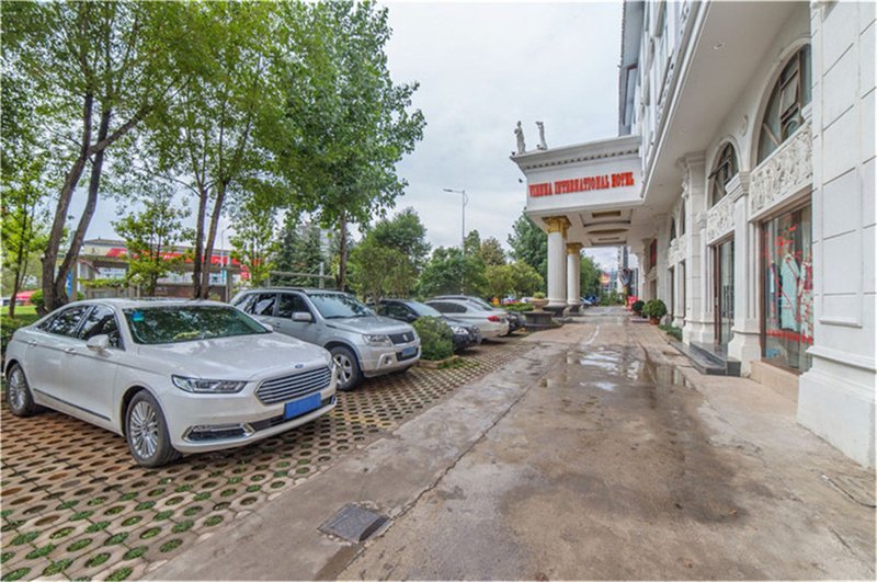 Vienna International Hotel (Lijiang Yuxue Avenue)Over view