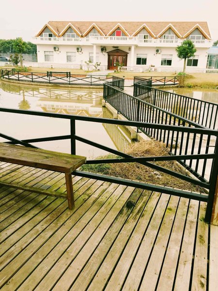 Shanghai Fanghua Farm HotelOver view