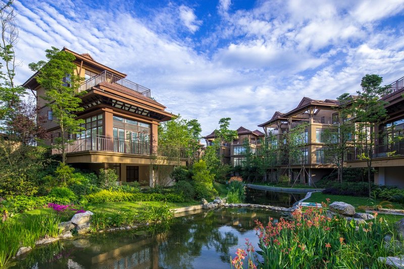 Royal Qingcheng ResortOver view