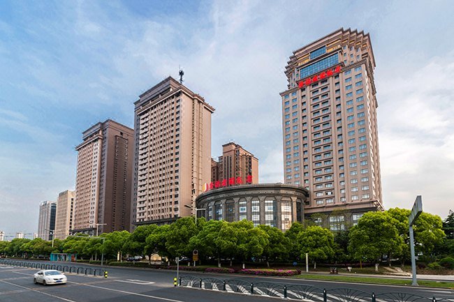 Longqi Jianguo Hotel over view