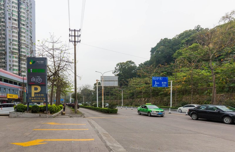 Jinlizhou Hotel (Gongbei Port Light Rail Station) Over view