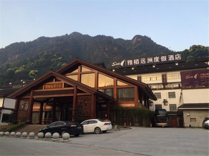 Rezen Hotel S&NOver view