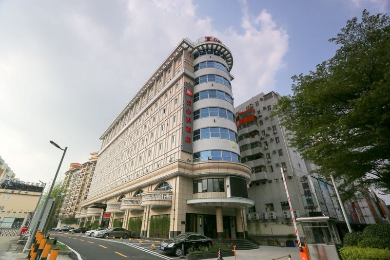 Ibis Hotel (Dongguan Qifeng Park Subway Station) Over view