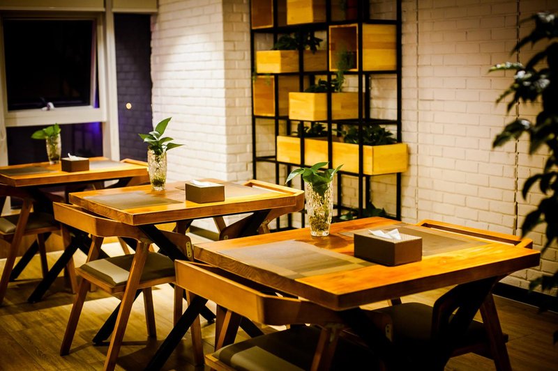 MomEason Hotel Restaurant