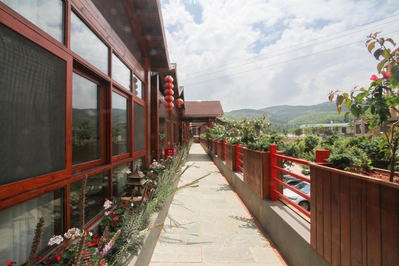 Xinjia Yuquan Hot Spring Hotel Over view