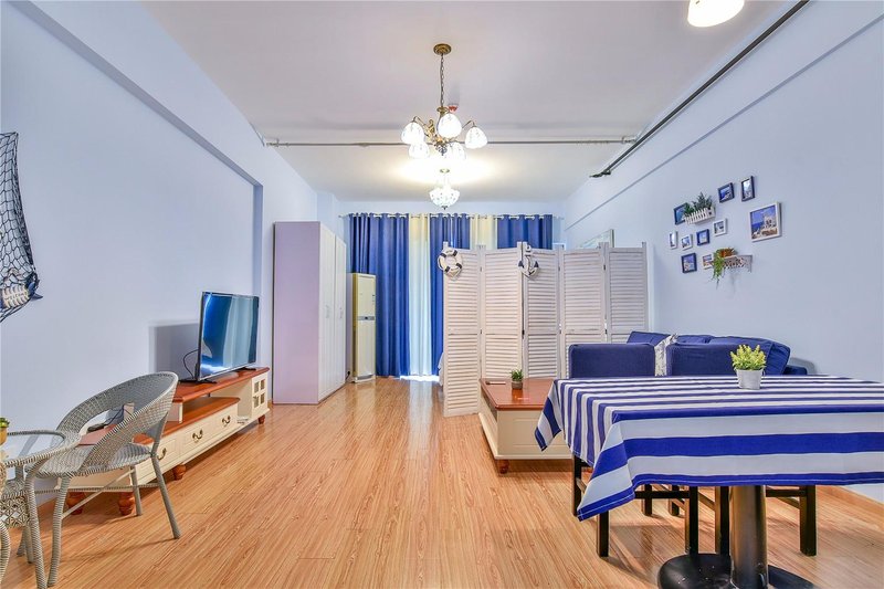 mystery tree Guest Room