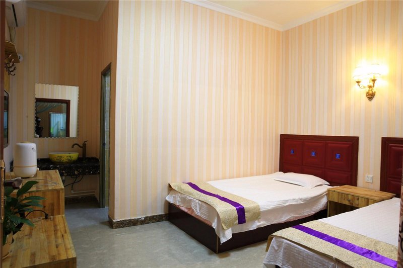 Dunhuang is vast and lonely youth hostel Guest Room
