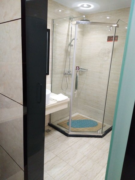 YI MING XUANGuest Room