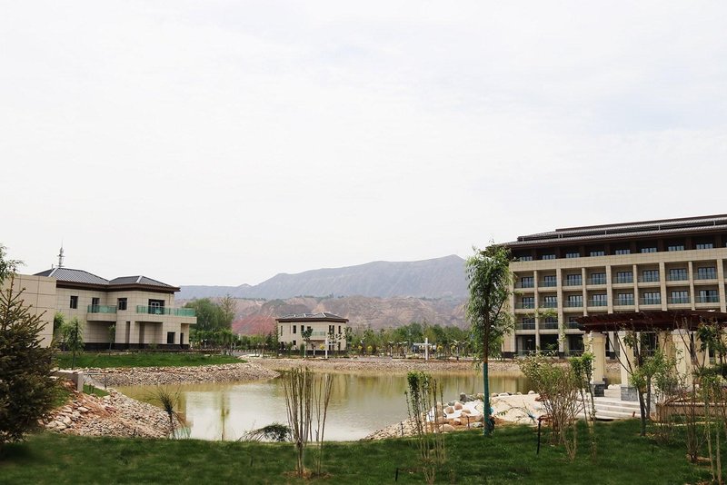 HUANGHE PEARL HOTEL Over view