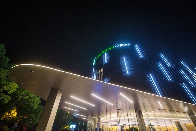 Holiday Inn Express Shanghai Songjiang Fangta over view