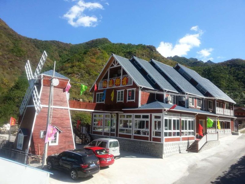 Wulingshan Naxi Tribes ResortOver view