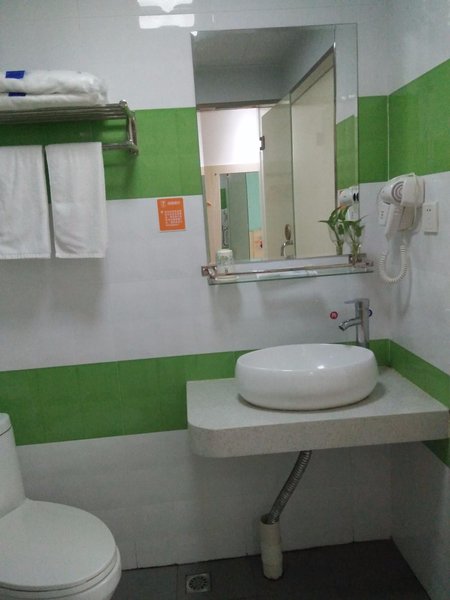 7 Days Inn (Yiyang Anhua Luoma Square)Guest Room