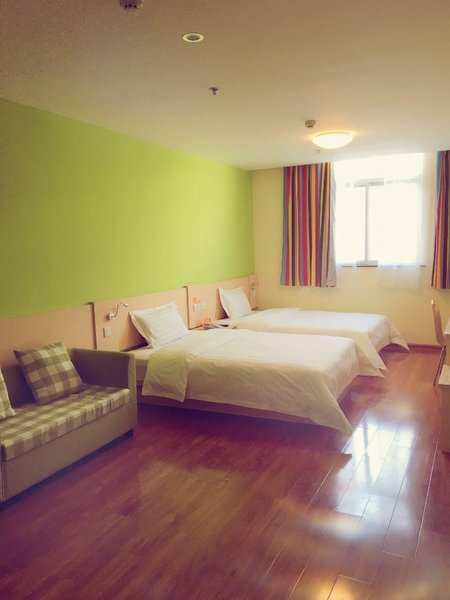 7 Days Inn (Weinan Jiefang Road Railway Station) Guest Room