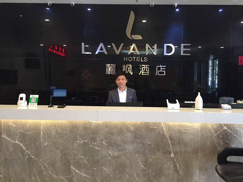 Lavande Hotel (Shenzhen Huaqiang Road Metro Station)Lobby