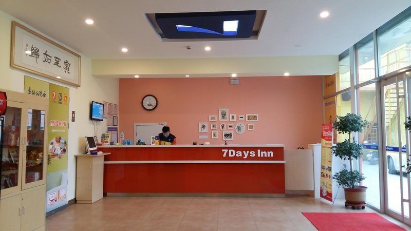 7 Days Inn  Lobby