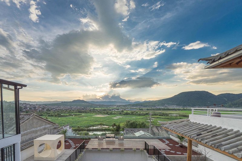 Thirty thousand li Lodge Over view