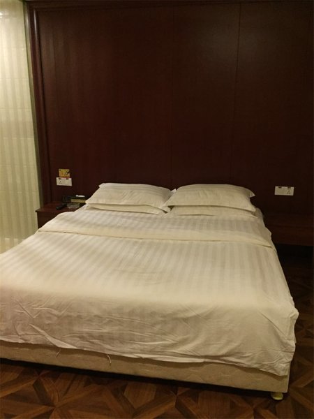 The great edition bath hotelGuest Room