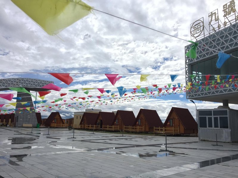 QINGHAI GREEN AND 9TH CAMPSITE HOTEL Over view