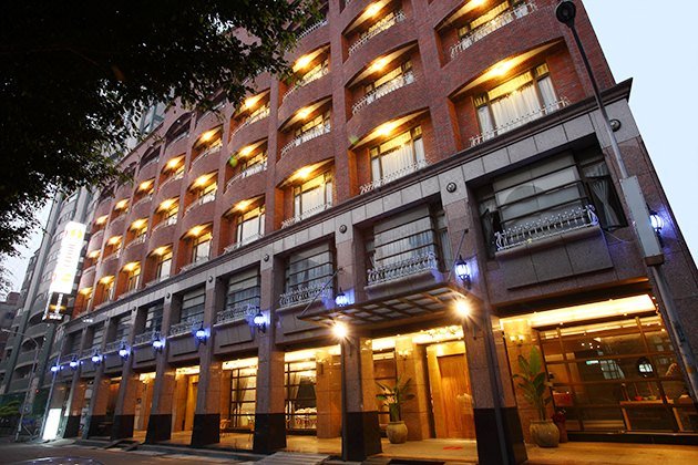 Hotel j _ Metropolis Over view