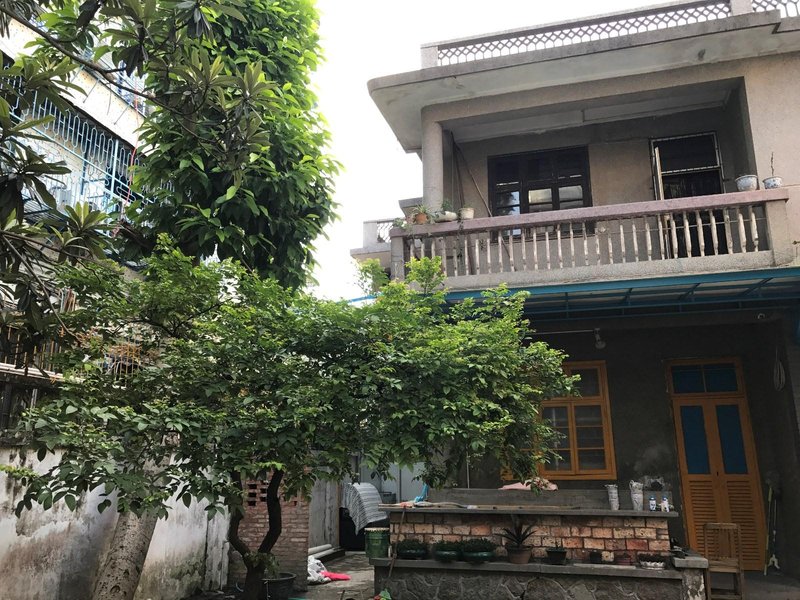 Neighbor SixOver view