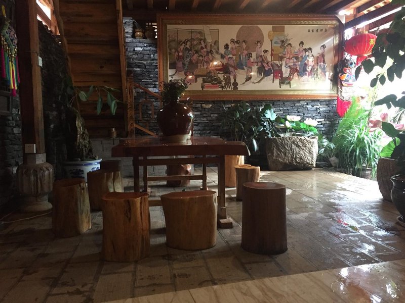 Puzhehei Yiju Gulou Inn Lobby