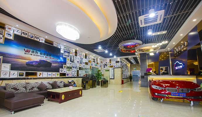 V 10 AUTOMOBILE CULTURAL THEME HOTEL Lobby