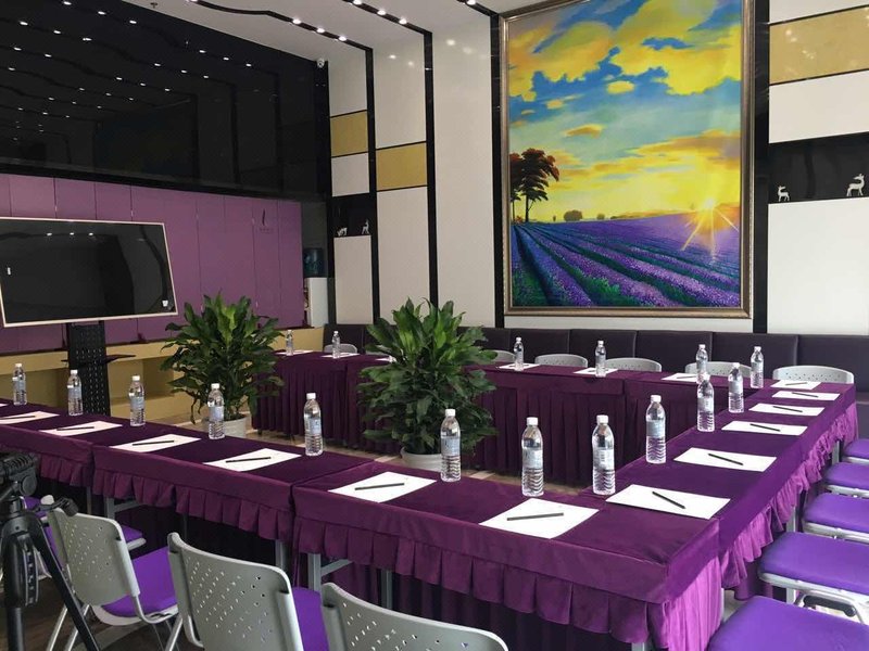 Lavande Hotel (Leshan High-speed Railway Wanda Plaza)meeting room