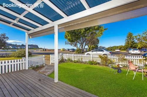 Sandy Corner Cottage by the Sea Over view