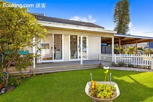 Sandy Corner Cottage by the Sea Over view