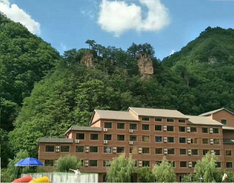 Fengshu Hot Spring HotelOver view