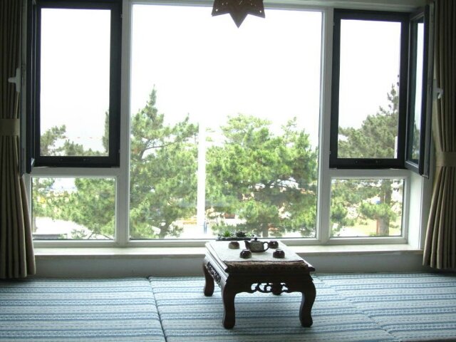 Hailanlan Family Hostel Guest Room
