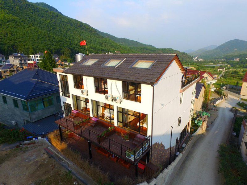 Mogan Mountain Yunxi Jian Boutique Hostel Over view