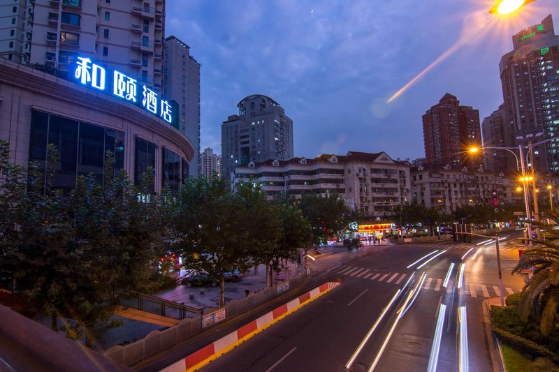 Sushi Light Luxury Hotel (Shanghai Changshou Road Metro Station) over view