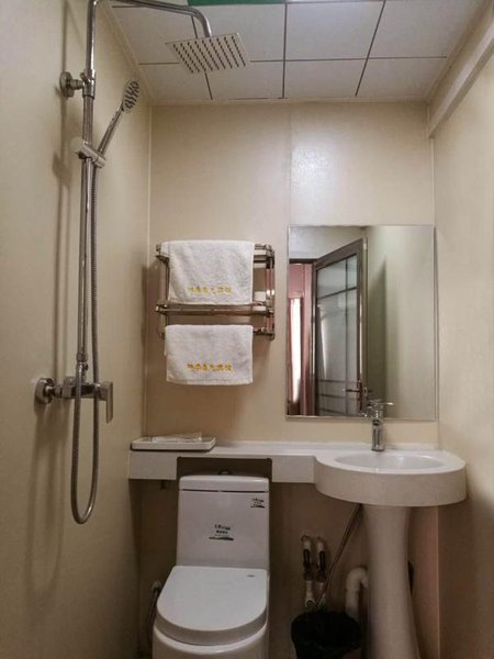 The four seasons of springGuest Room