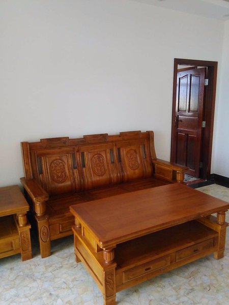 hainan a Big and Beautiful  Brownstone Guest Room