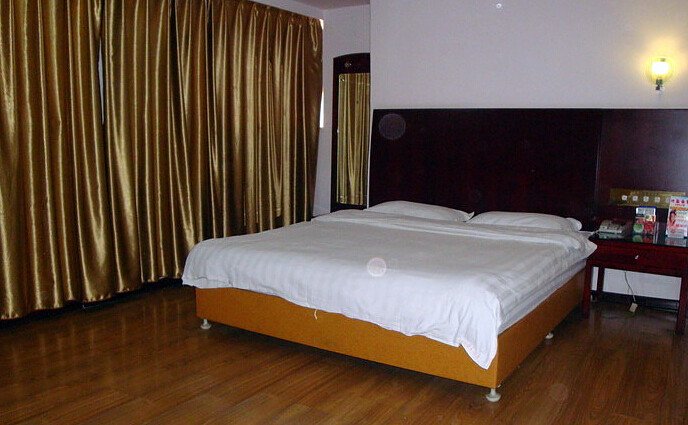 Guishan Commercial Hotel Guest Room