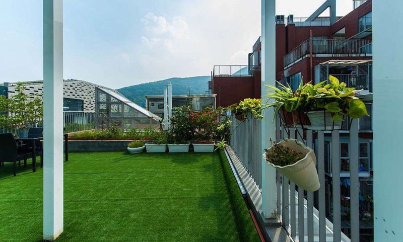 Seaside Multi-level Apartment over view