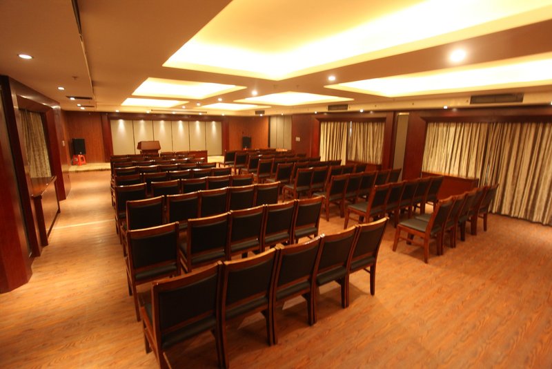 Crowne Plaza meeting room