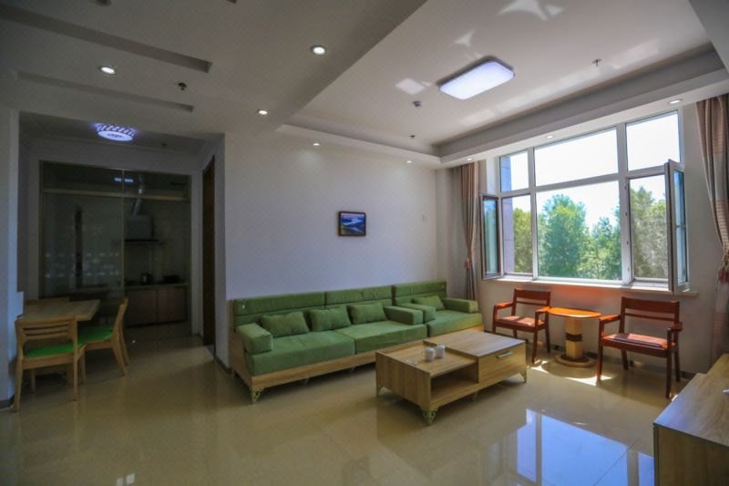 Longxiang Yiyang Center Guest Room