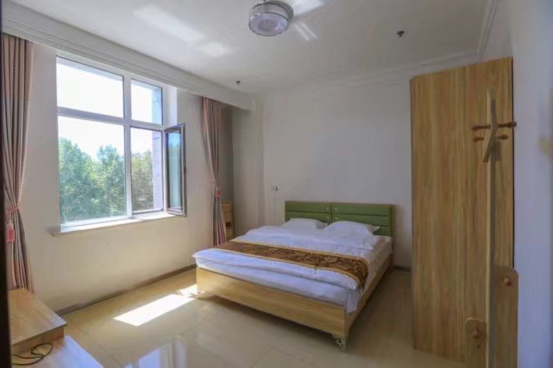 Longxiang Yiyang Center Guest Room