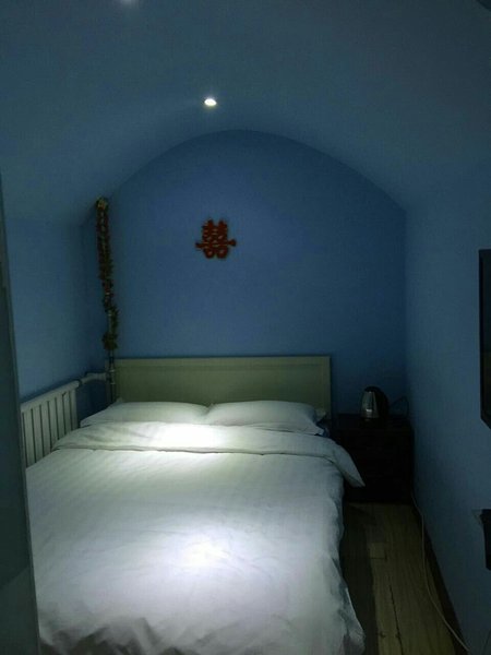 Amethyst Hotel Guest Room