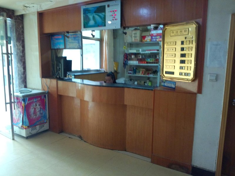 Rongzi Hostel Lobby
