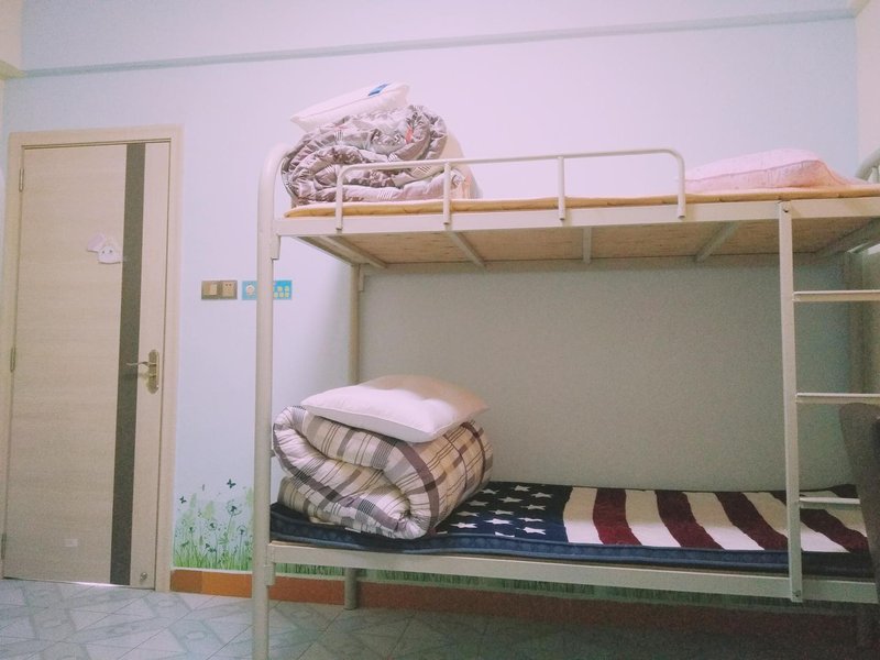 Meets Hostel Guest Room