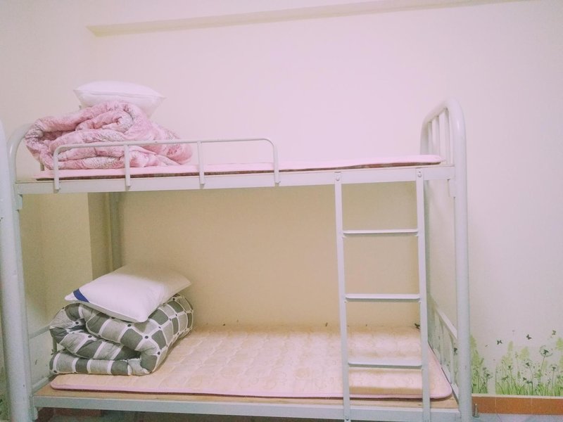 Meets Hostel Guest Room