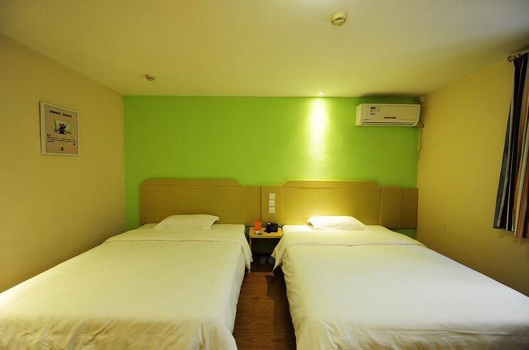 7 star hoteGuest Room