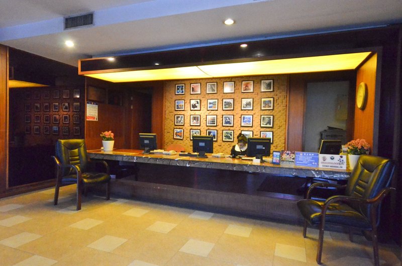 Baoyi Business Hotel Lobby