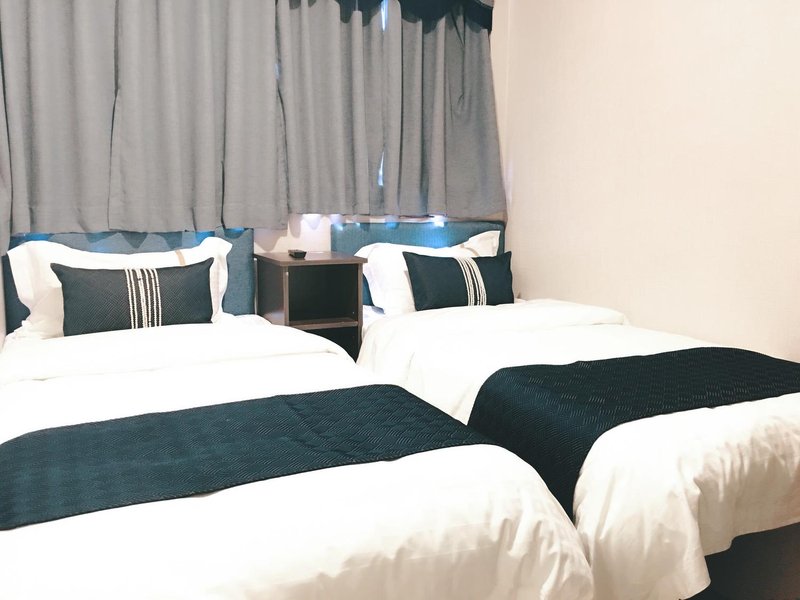 SEASONS HOTEL HKGuest Room