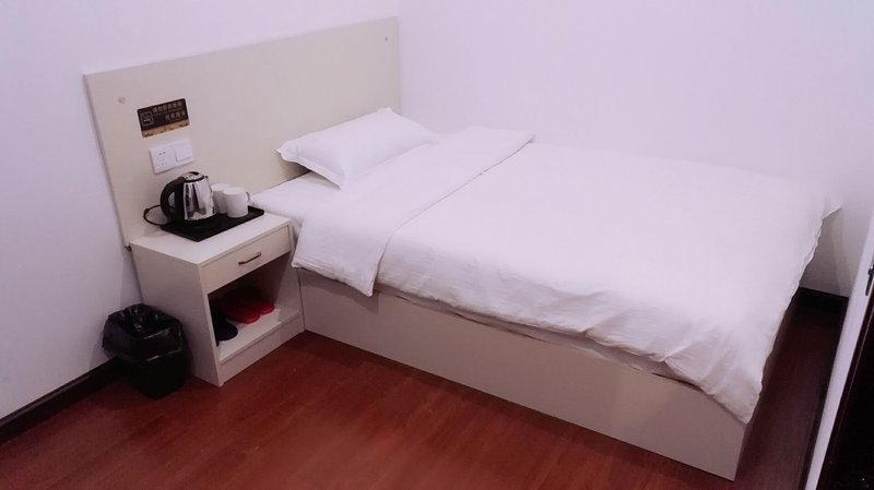 Changyang Yi Hong Business HotelGuest Room