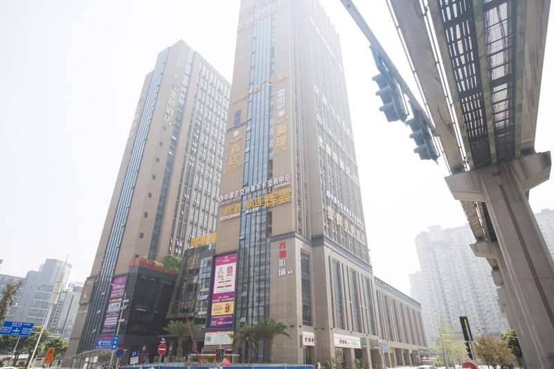 Jade Lion Hotel (Chongqing North Railway Station Longtou Temple) Over view