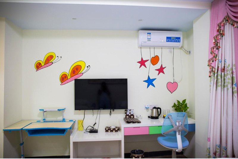 Family Fun House Guest Room